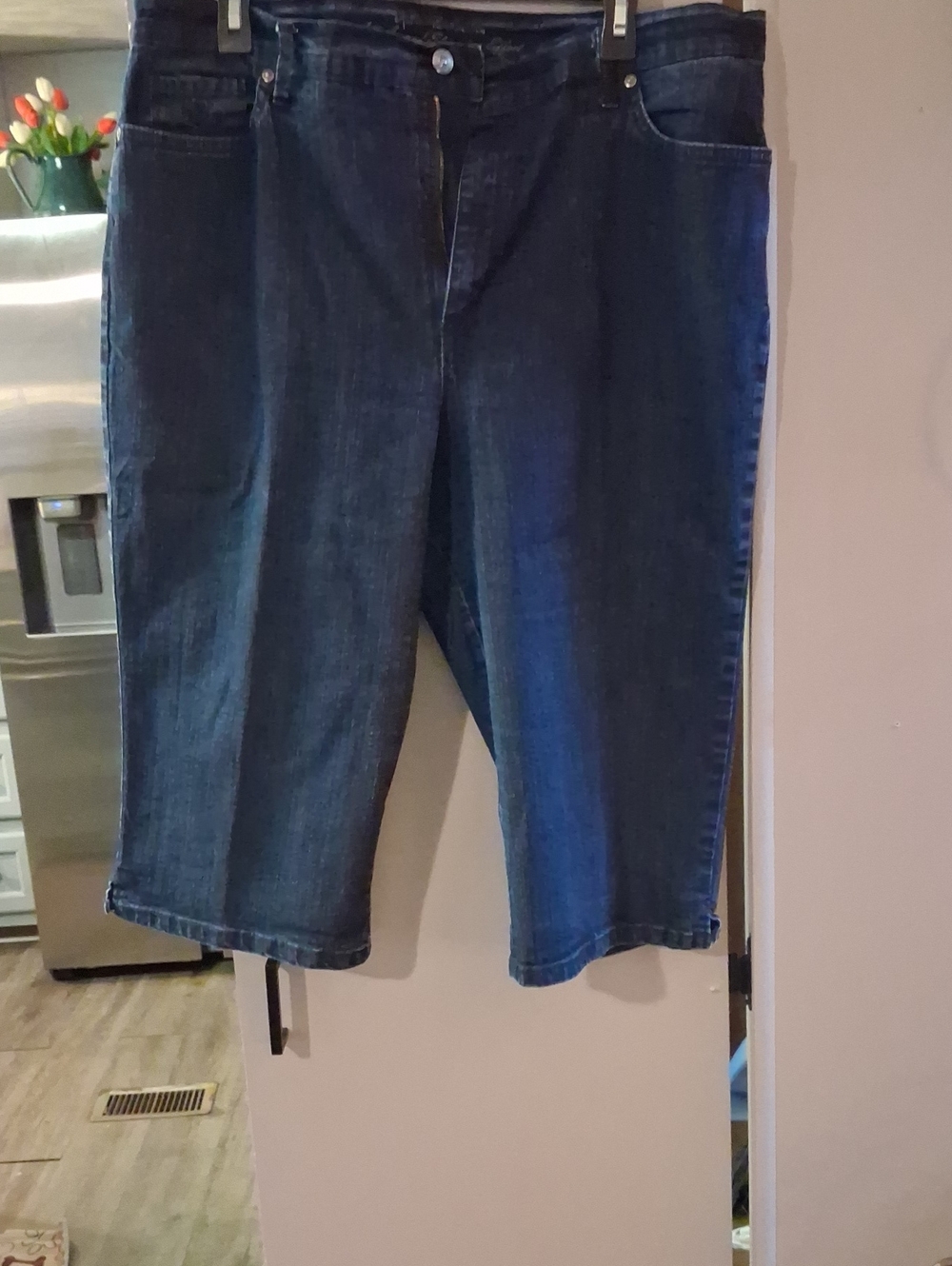 Womens Dark Blue Denim Jean Capris W/ Gitter on back pockets.
